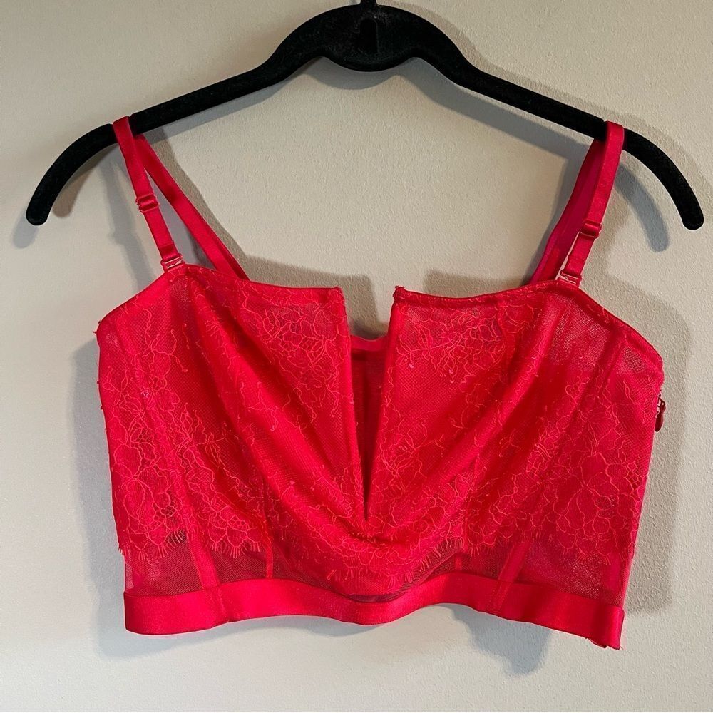 ✨ Victoria’s Secret Red Lace‎ Sexy Unlined Strapless Bra Large